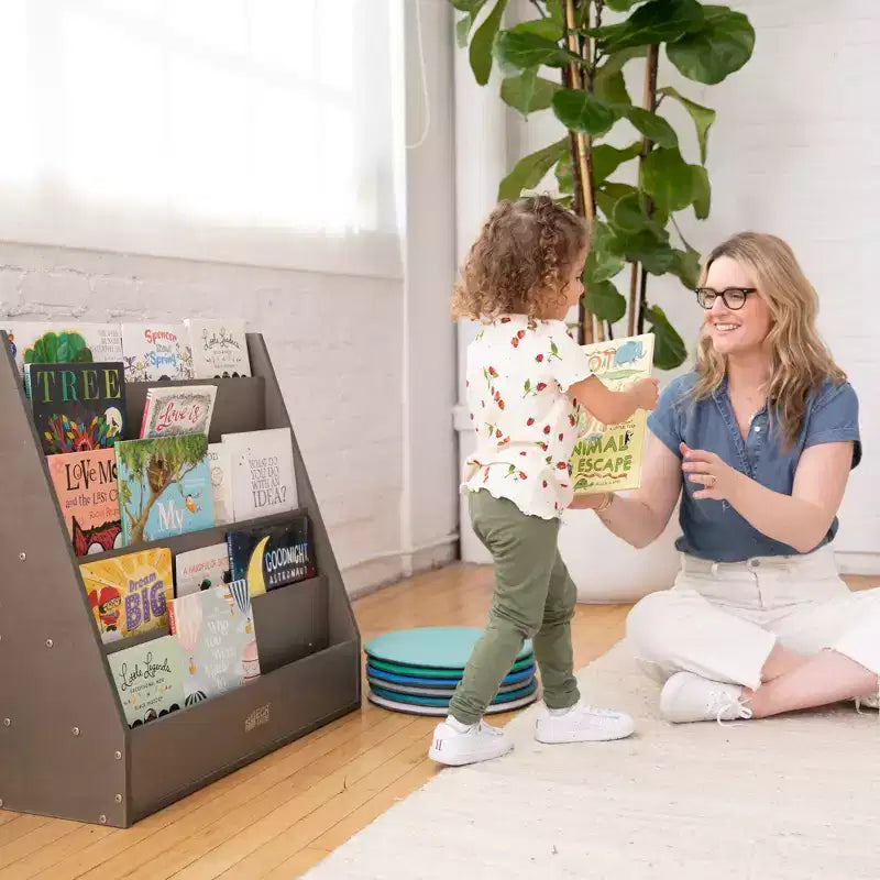 Espositore per libri monoposto per aula con 9 ripiani e vano portaoggetti – Compensato di betulla