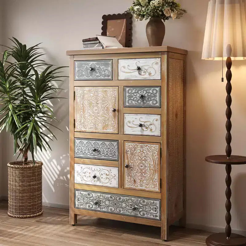Cassettiera vintage in legno con 6 cassetti e 2 armadietti, comò rustico intagliato multicolore per soggiorno
